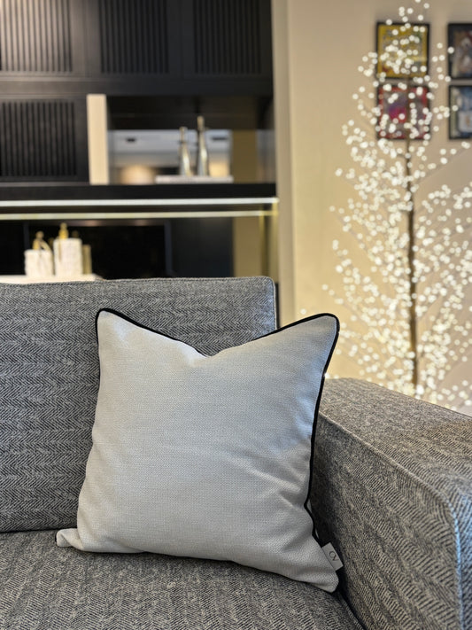 Keten Kumaş Siyah Biyeli Kırlent Kılıfı