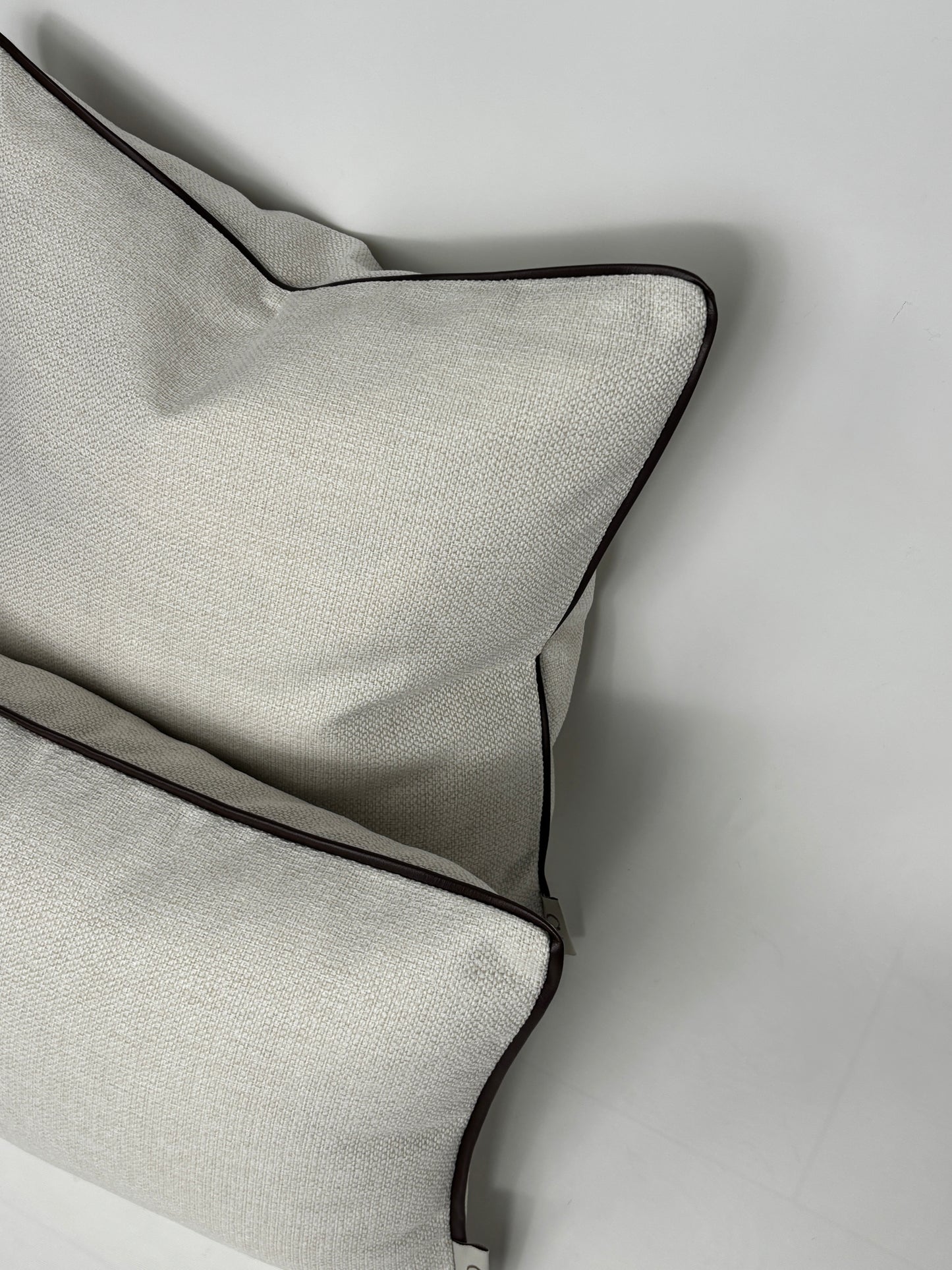 Keten, Kahverengi Suni Deri Biyeli Kırlent Kılıfı